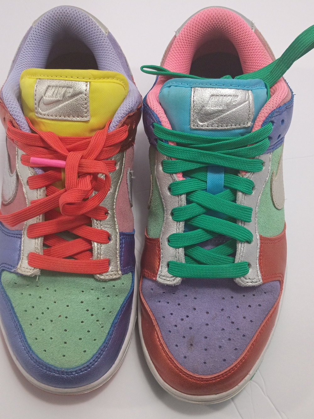 Nike Kids Multicolor Low-Top Sneakers with Green and Red Laces